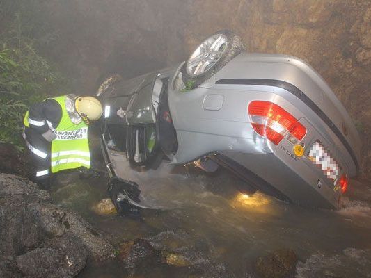 Tödlicher Unfall in Stuben: Der Lenker verstarb noch an der Unfallstelle. Tödlicher Unfall in Stuben: Der Lenker verstarb noch an der Unfallstelle.
