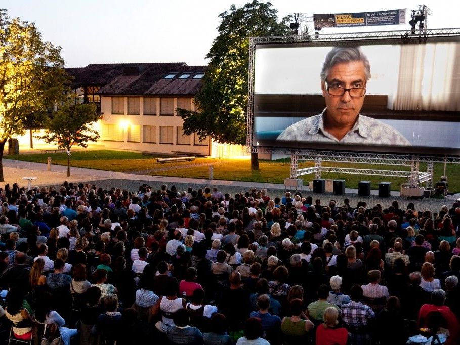 Besucherrekord beim Open-Air-Kino "Filme unter Sternen" auf dem Rankweiler Marktplatz Besucherrekord beim Open-Air-Kino "Filme unter Sternen" auf dem Rankweiler Marktplatz