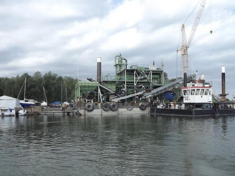 Arbeitsplattform "Neptun" hat sich losgerissen. Arbeitsplattform "Neptun" hat sich losgerissen.