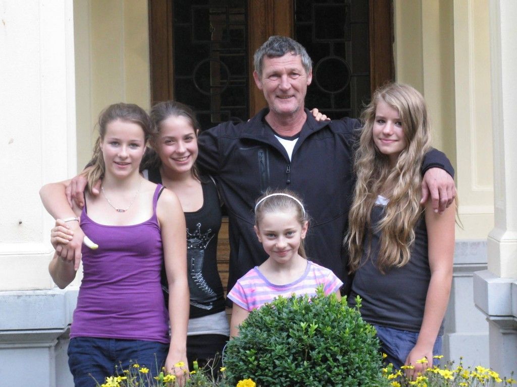 Denise Ritsch, Lea Schmoll, Sandra Lagger und Michaela Millinger mit Trainer Uwe Kagelmann Denise Ritsch, Lea Schmoll, Sandra Lagger und Michaela Millinger mit Trainer Uwe Kagelmann