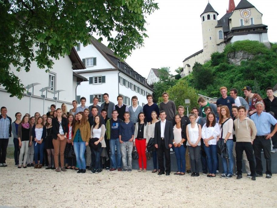 Die Teilnehmer der Jungbürgerfeier 2012 Die Teilnehmer der Jungbürgerfeier 2012
