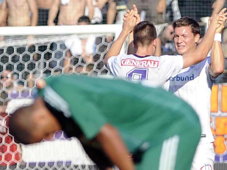 Tomas Simkovic und Marko Stankovic jübeln über ein Tor von Austria Wien gegen Rapid Wien Tomas Simkovic und Marko Stankovic jübeln über ein Tor von Austria Wien gegen Rapid Wien