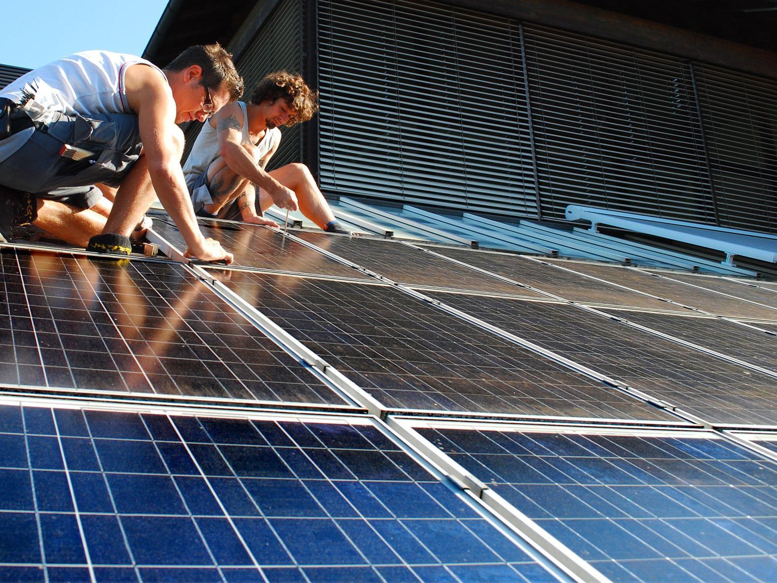 Die Leistung von 322 m² Solarpaneelen entspricht dem Stromverbrauch von zehn Einfamilienhäusern