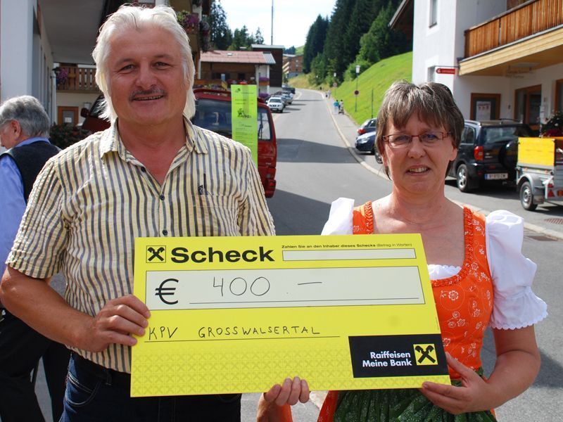 Karl Türtscher und Reingard Breuß bei der Scheckübergabe Karl Türtscher und Reingard Breuß bei der Scheckübergabe