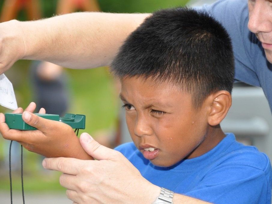 Kobi beim Peilen mit dem Kompass.... Kobi beim Peilen mit dem Kompass....