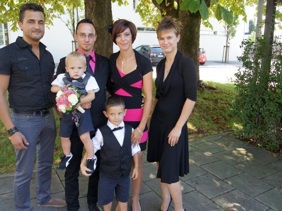 Das Brautpaar mit den Trauzeugen und den Kindern, Alessandro und Fabio.