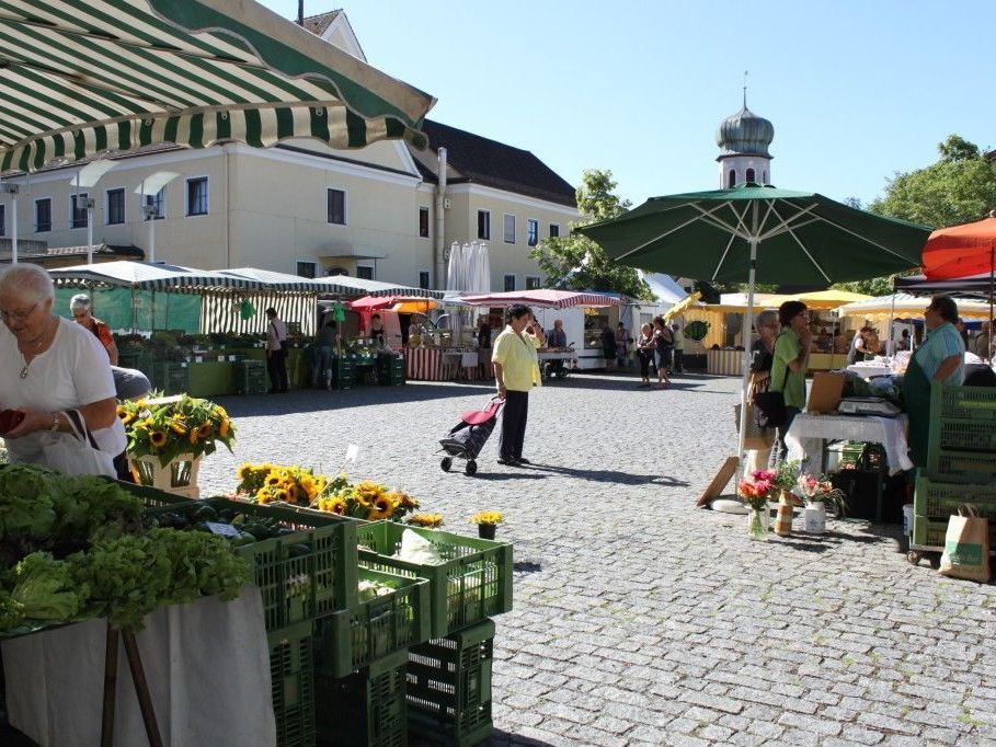 Auf dem Wochenmarkt Rankweil haben die Besucher eine vielfältige Auswahl an frischen Produkten. Auf dem Wochenmarkt Rankweil haben die Besucher eine vielfältige Auswahl an frischen Produkten.