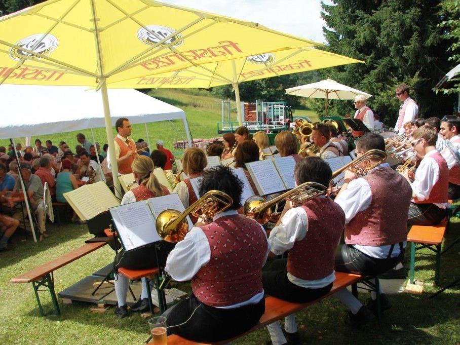 Platzkonzert des Musikvereins Frastanz für die Figl Fans Frastanz