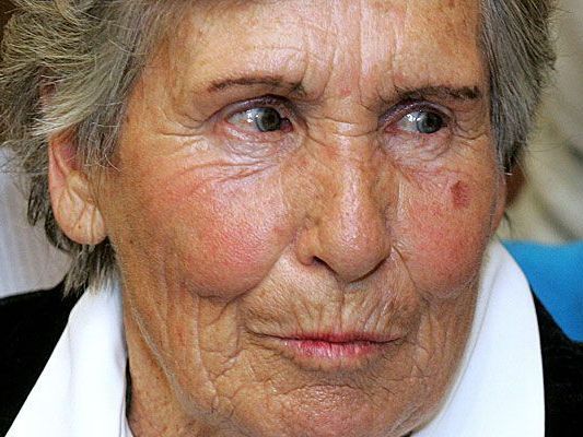 Trude Jochum-Beiser, eine von drei Ski-Doppel-Olympiasiegern aus Österreich. Trude Jochum-Beiser, eine von drei Ski-Doppel-Olympiasiegern aus Österreich.