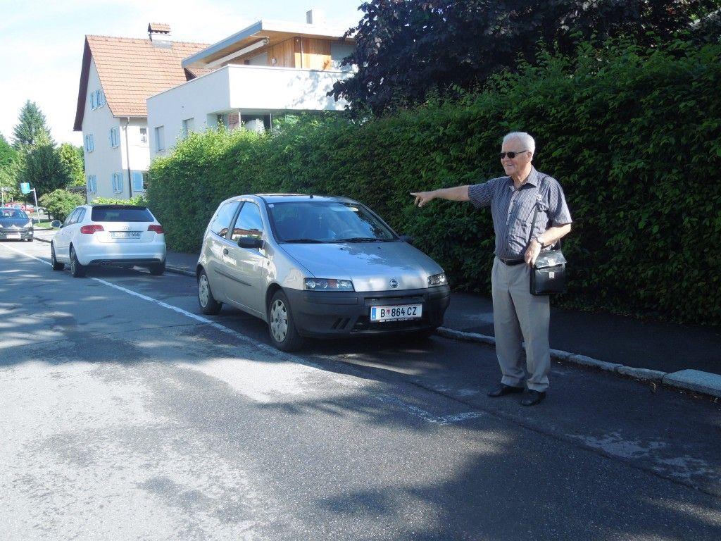Die falsch geparkten Autos in der Negrellistraße sind leider keine Ausnahme und sorgen für beschränkte Sicht.