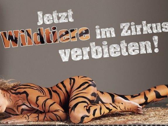 Voller Körpereinsatz: Nova Meierhenrich wird für Peta zum Tiger.