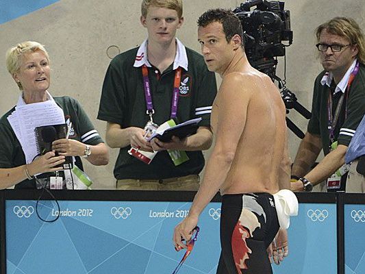 Markus Rogan völlig perplex nach seiner Disqualifikation im Halbfinale über 200 Meter Lagen. Markus Rogan völlig perplex nach seiner Disqualifikation im Halbfinale über 200 Meter Lagen.