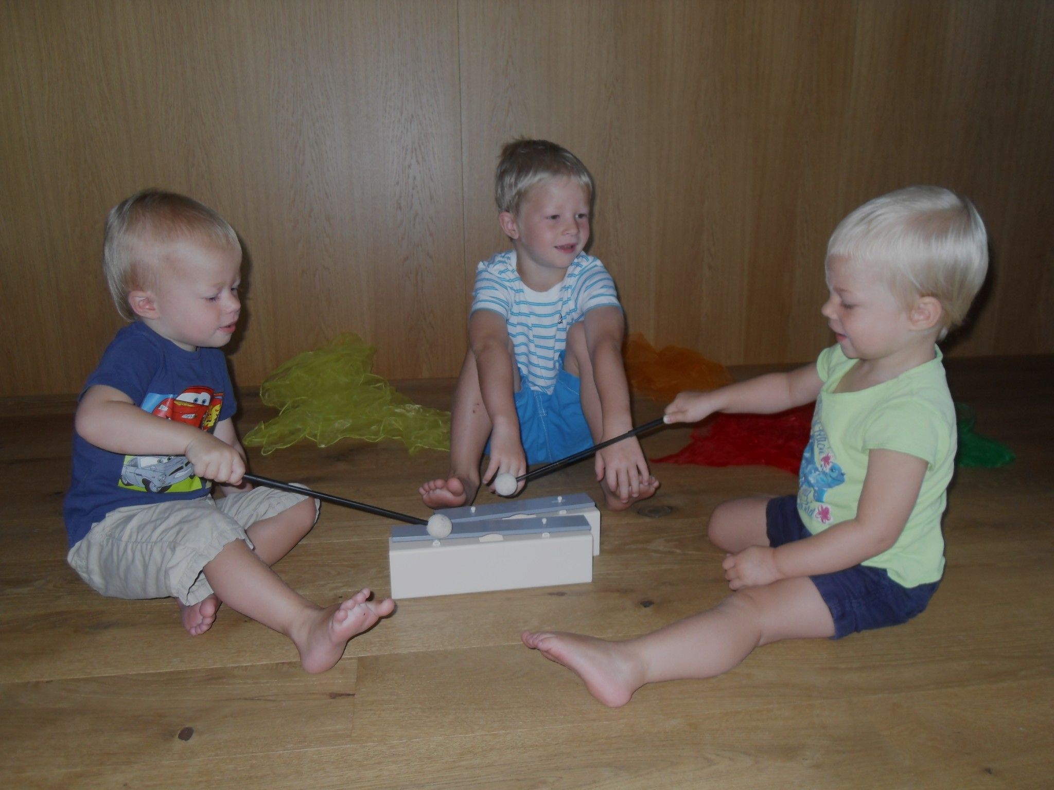 Vincent, Julius und Valerie machen gerne Musik. Vincent, Julius und Valerie machen gerne Musik.