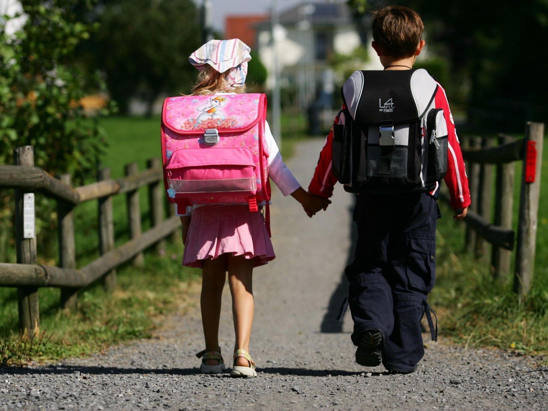 Kinder auf dem Schulweg: Erwachsene haben Vorbildwirkung.