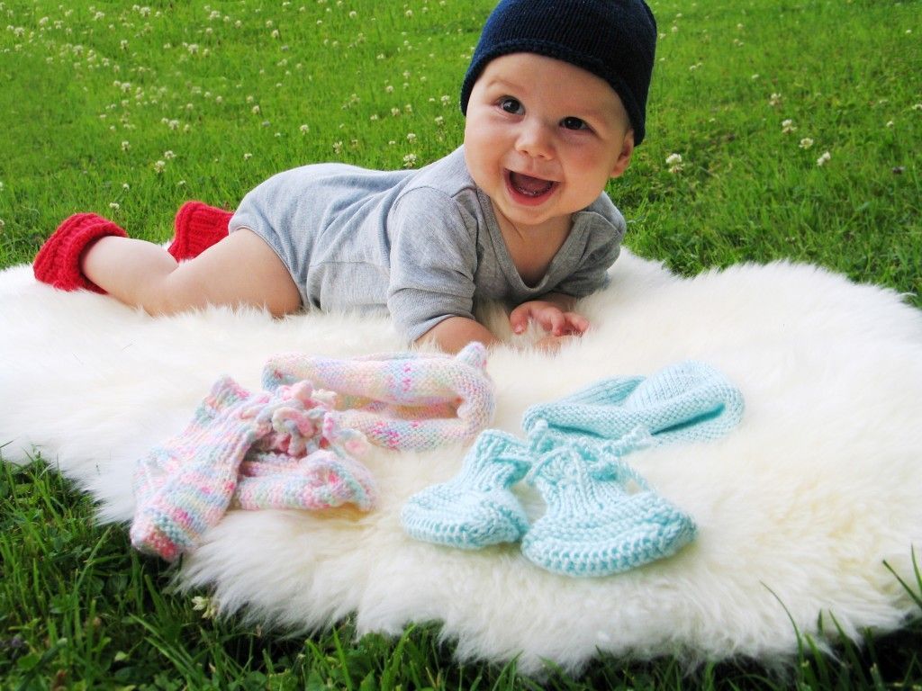 Bei den liebevoll gestrickten Söckchen und Mützchen freuen sich nicht nur Mama und Papa. Bei den liebevoll gestrickten Söckchen und Mützchen freuen sich nicht nur Mama und Papa.