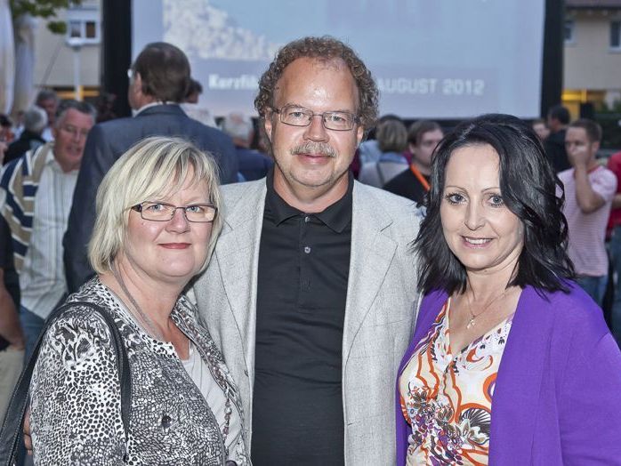 Bürgermeister Florian Kasseroler mit Gattin Angelika (l.) und Heidrun Raunicker (ALPINALE). Bürgermeister Florian Kasseroler mit Gattin Angelika (l.) und Heidrun Raunicker (ALPINALE).