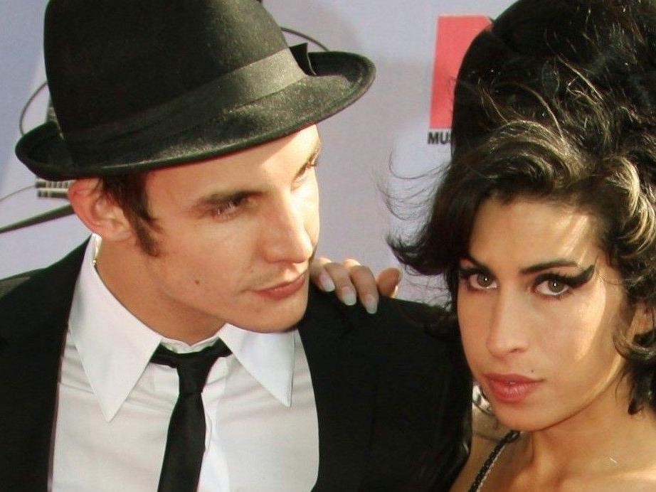 Amy Winehouse und Blake Fielder Civil waren verheiratet. Amy Winehouse und Blake Fielder Civil waren verheiratet.