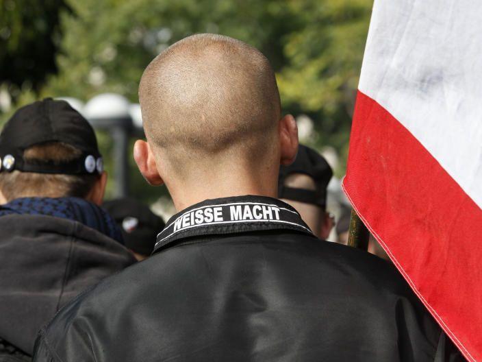 Weil er seine Hakenkreuz-Tätowierung auf einem Fest herumgezeigt hat, steht ein 26-jähriger Skinhead demnächst in Feldkirch vor Gericht.