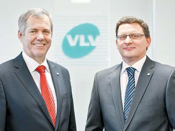 Die VLV-Vorstände (links im Bild) Dir. Robert Sturn, rechts Dir. Mag. Klaus Himmelreich.