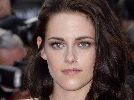 Kristen Stewart hatte eine Affäre und betrog Robert Pattinson mehrfach Kristen Stewart hatte eine Affäre und betrog Robert Pattinson mehrfach