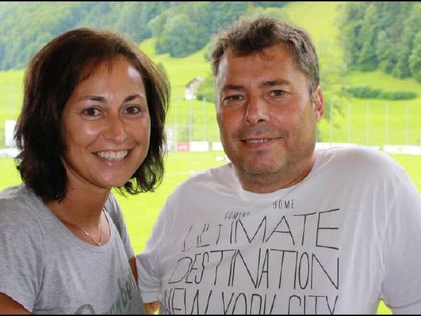 Grillmeister Manfred und Fan-Petra Niedermair gehören bei den Heimspielen auf der Birkenwiese zum Inventar. Grillmeister Manfred und Fan-Petra Niedermair gehören bei den Heimspielen auf der Birkenwiese zum Inventar.