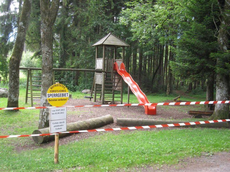 "Betreten verboten" heißt es derzeit auf dem Spielplatz Hofen.