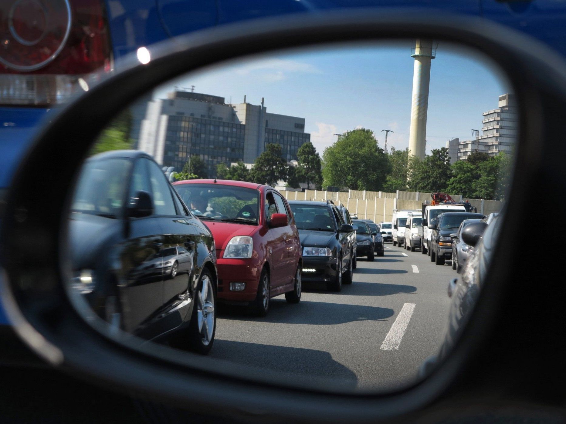 Sicherheitsexperten bezeichnen das Auto längst zum "Computer auf Rädern" Sicherheitsexperten bezeichnen das Auto längst zum "Computer auf Rädern"