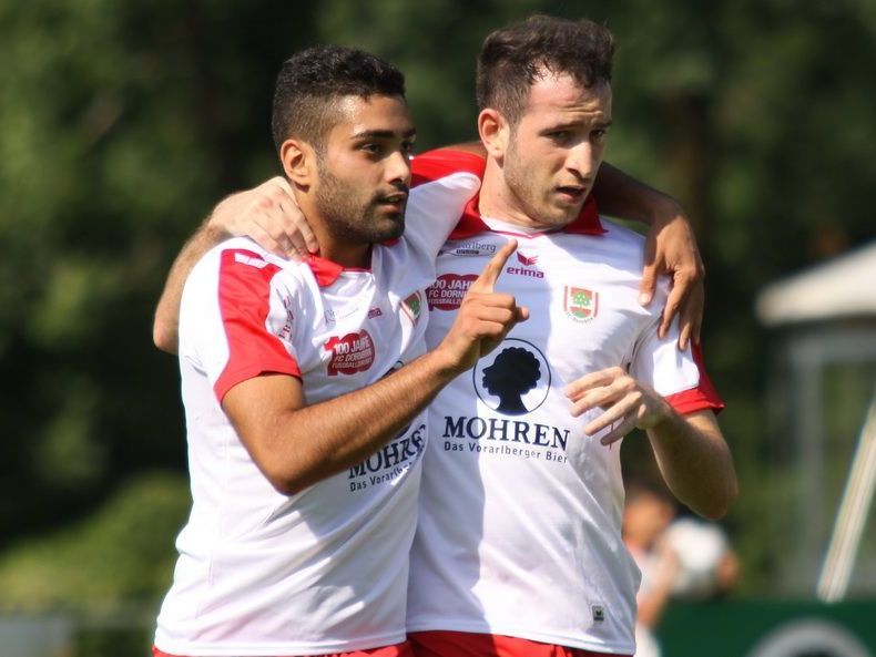 Torschütze Direnc Borihan und Semih Yasar jubelten über den ersten Saisonsieg. Torschütze Direnc Borihan und Semih Yasar jubelten über den ersten Saisonsieg.