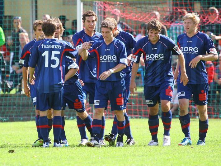FC Nenzing jubelt über den ersten Saisonsieg gegen Röthis. FC Nenzing jubelt über den ersten Saisonsieg gegen Röthis.