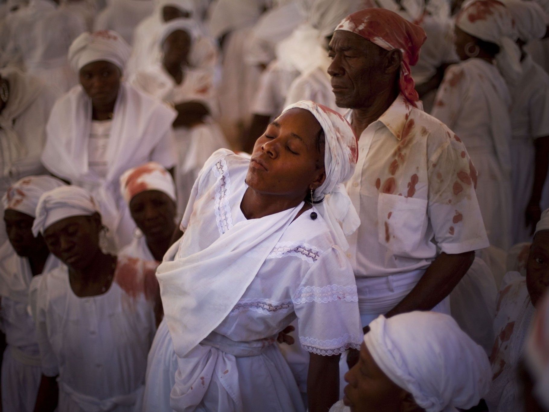 Szenen einer Voodoo-Zeremonie auf Haiti. Vier Kinder starben während einer sog. Teufelsaustreibung. Szenen einer Voodoo-Zeremonie auf Haiti. Vier Kinder starben während einer sog. Teufelsaustreibung.