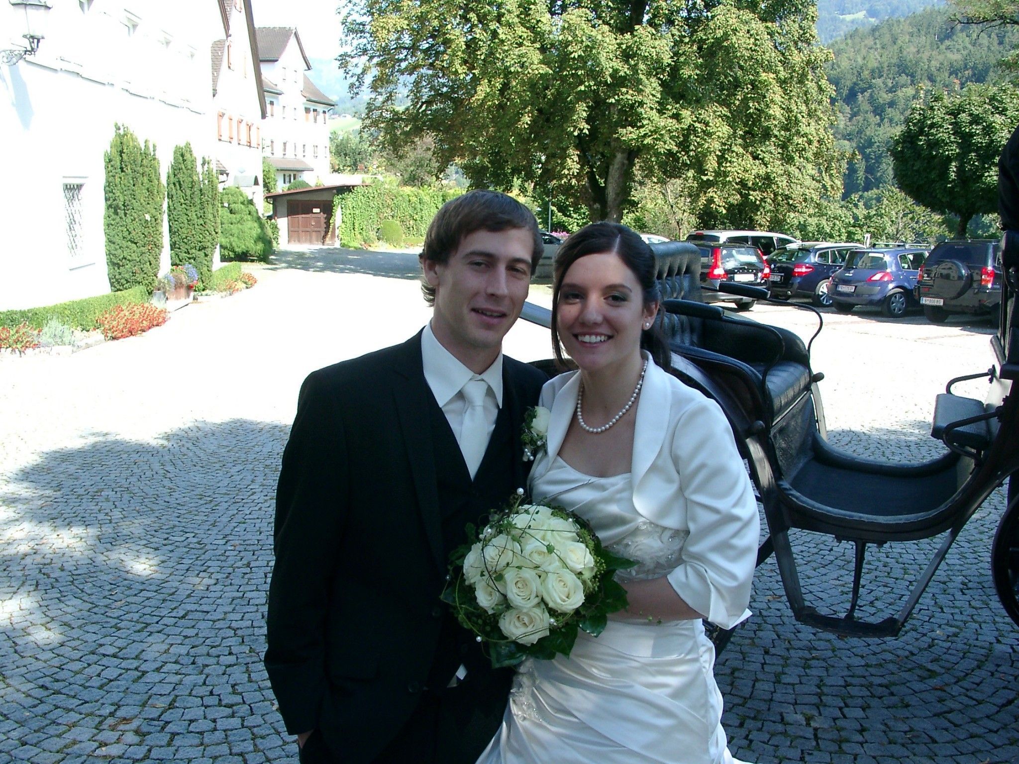 Simon Eiler hat Andrea Metzler vor den Traualtar in der Basilika geführt. Simon Eiler hat Andrea Metzler vor den Traualtar in der Basilika geführt.