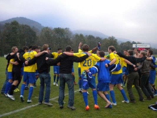 Großer Jubel beim FC Schruns nach dem Sieg über Langenegg Großer Jubel beim FC Schruns nach dem Sieg über Langenegg