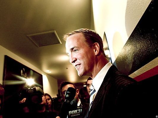 Peyton Manning glänzte bei Debüt mit neuem Club Peyton Manning glänzte bei Debüt mit neuem Club