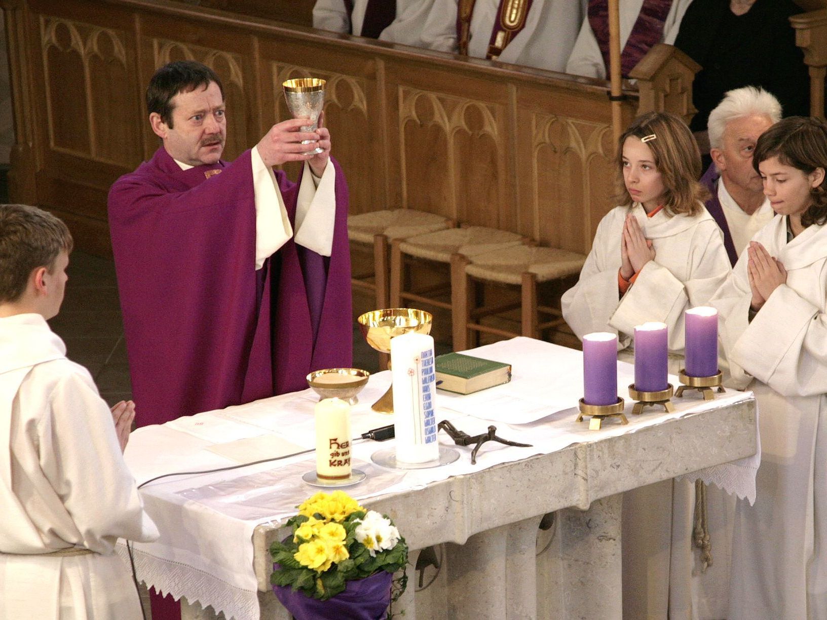 "Priester nehmen den Notausgang" "Priester nehmen den Notausgang"