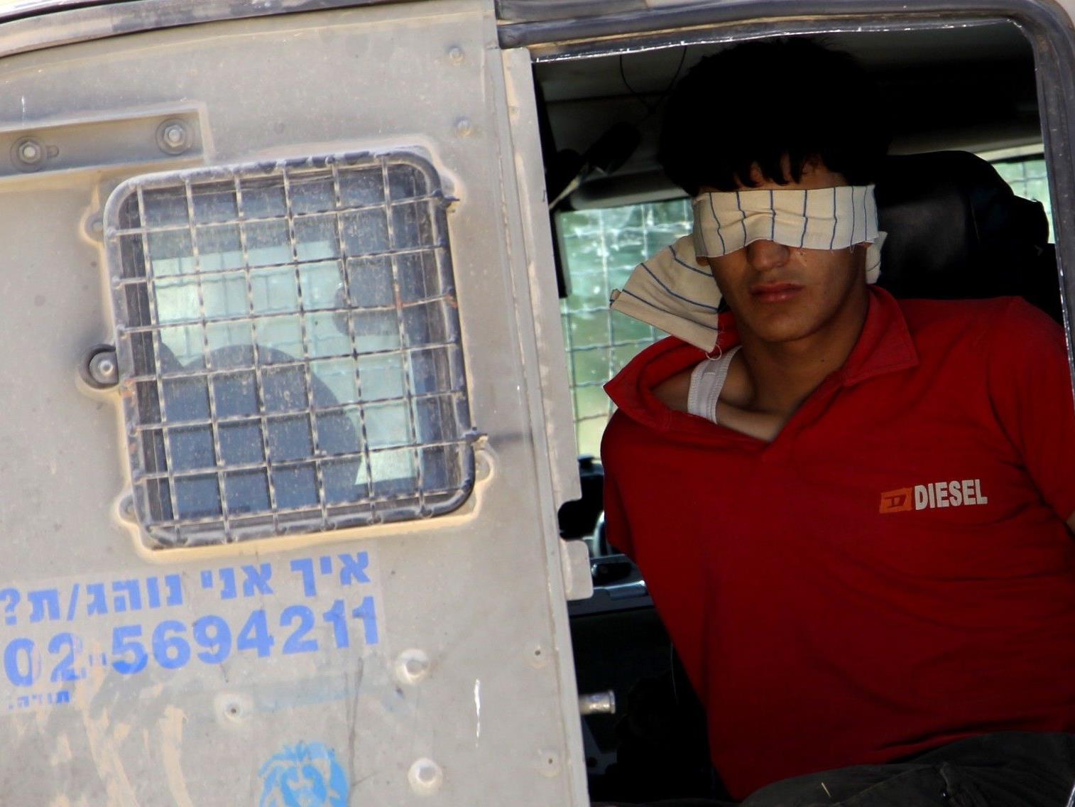 Gefangener Palästinenser im Westjordanland: Israel wird wegen massiver Menschenrechtsverstöße angeklagt.