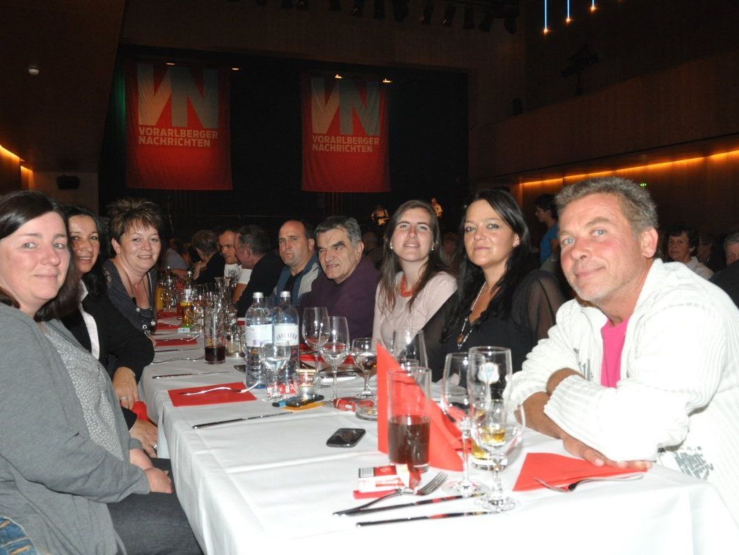 Die Austräger genossen den Abend in der Kulturbühne AmBach, der ganz im Zeichen des Dankes stand. Die Austräger genossen den Abend in der Kulturbühne AmBach, der ganz im Zeichen des Dankes stand.