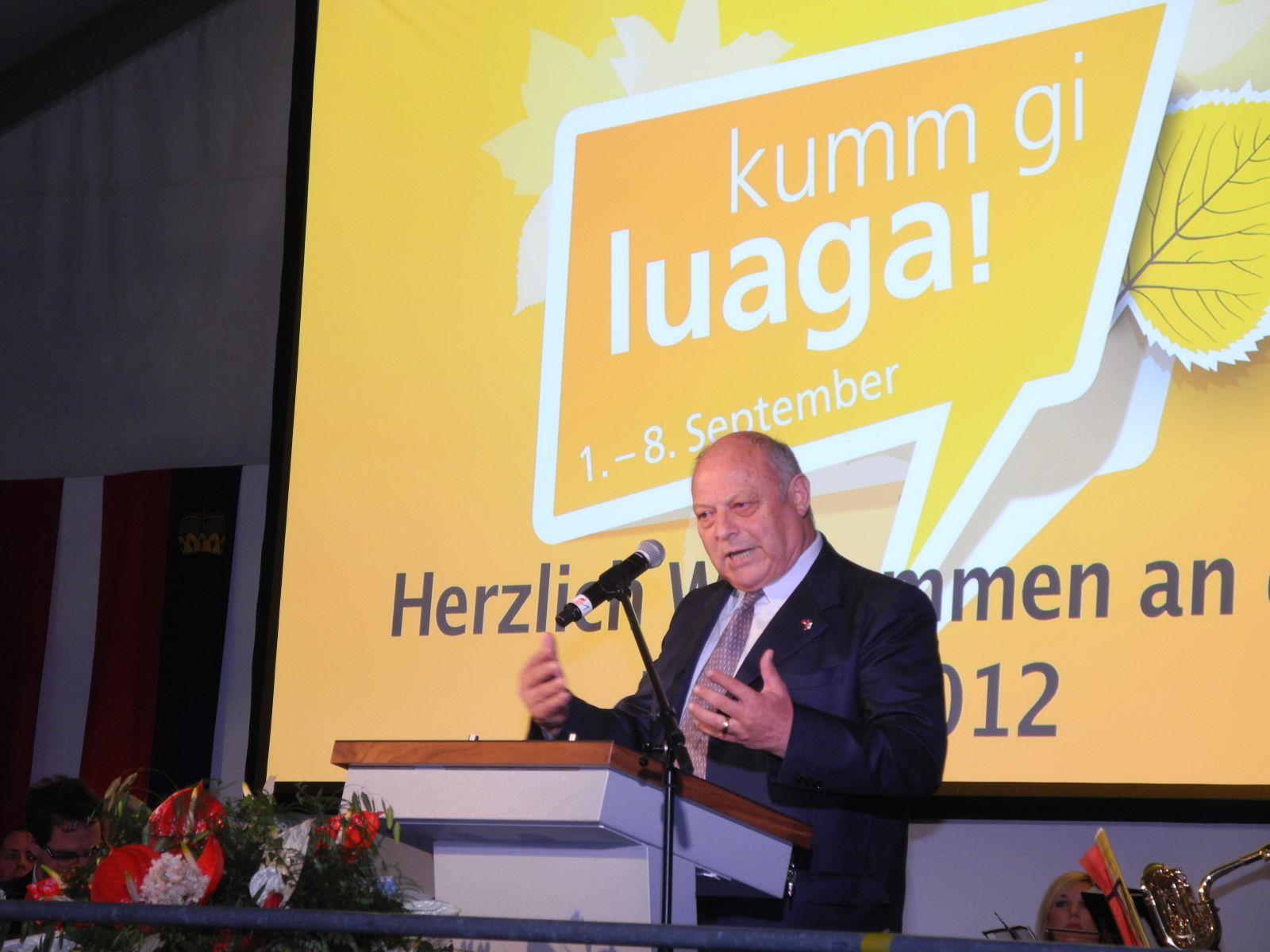 Landeshauptmann Luis Durnwalder von Südtirol hielt eine markige Festrede bei der Eröffnung der LIHGA in Schaan