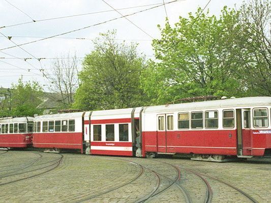 Beim Tramwaytag sind Oldtimer zu sehen: Hier ein ULF Versuchsträger von 1993 Beim Tramwaytag sind Oldtimer zu sehen: Hier ein ULF Versuchsträger von 1993