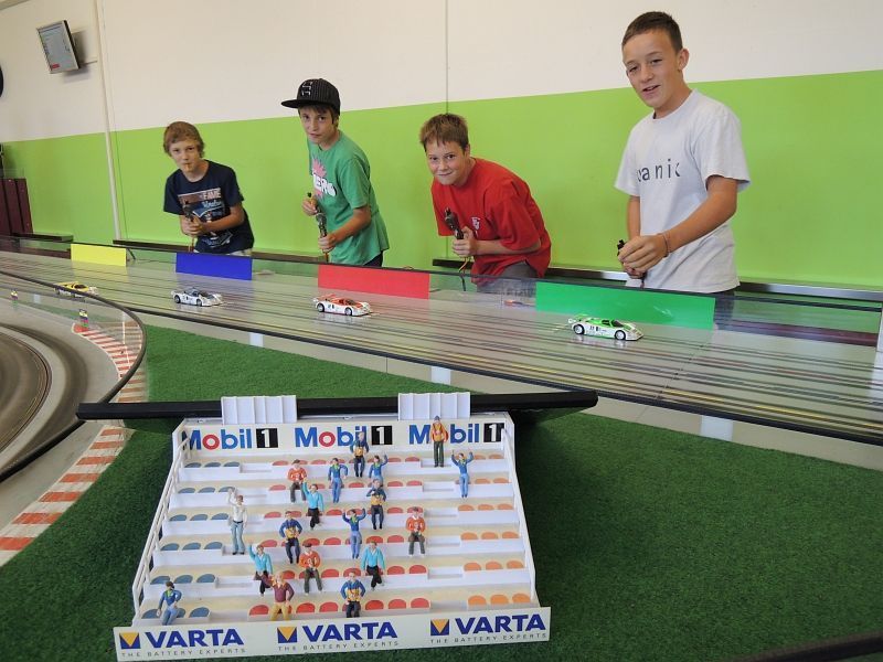 Adrenalin pur! Welcher Pilot lenkt seinen Boliden am schnellsten ins Ziel? Adrenalin pur! Welcher Pilot lenkt seinen Boliden am schnellsten ins Ziel?