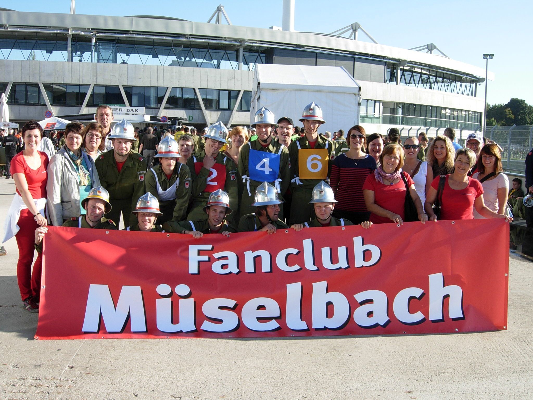 Wettkampfgruppe Ortsfeuerwehr Müselbach mit Fans beim Bundeswettbewerb 2012 in Linz Wettkampfgruppe Ortsfeuerwehr Müselbach mit Fans beim Bundeswettbewerb 2012 in Linz