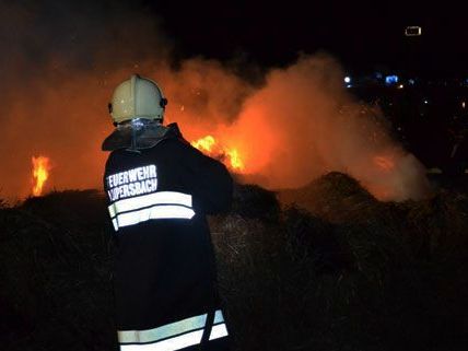 Strohballenbrand zwischen Natschbach und Loipersbach Strohballenbrand zwischen Natschbach und Loipersbach