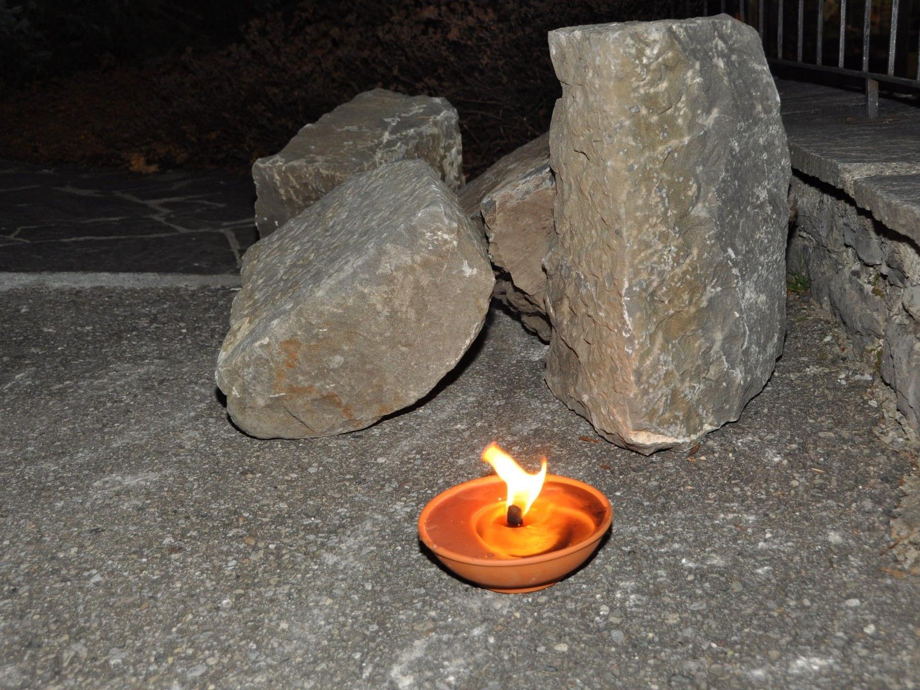 Die behauenen Steine sind Zeugen von Kriegsgefangenschaft in Fontanella-Faschina