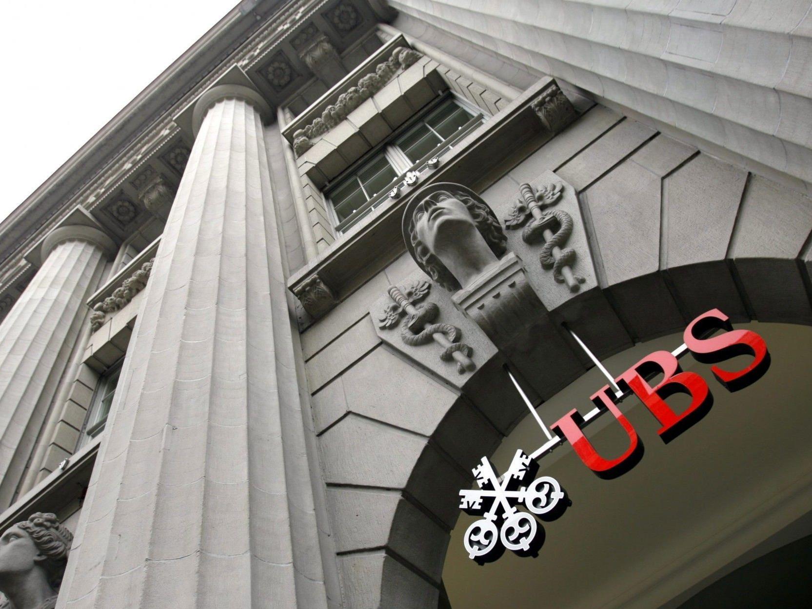Europäische Kunden haben in den vergangenen Quartalen rund zehn Mrd. Franken von ihren Konten bei der UBS abgehoben.