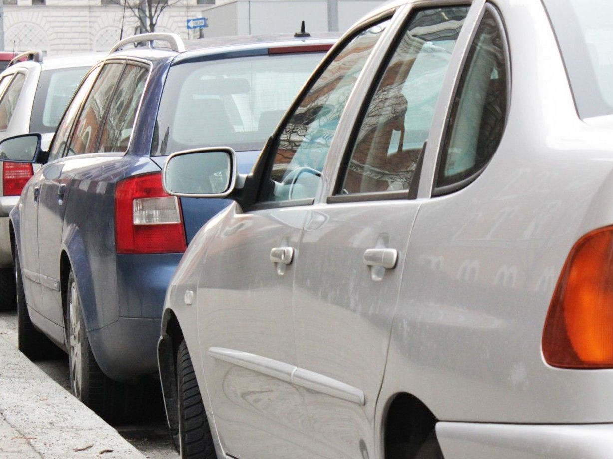 Betriebe können für die Kurzparkzonen Ausnahmebewilligungen bzw. Parkkarten anfordern. Betriebe können für die Kurzparkzonen Ausnahmebewilligungen bzw. Parkkarten anfordern.