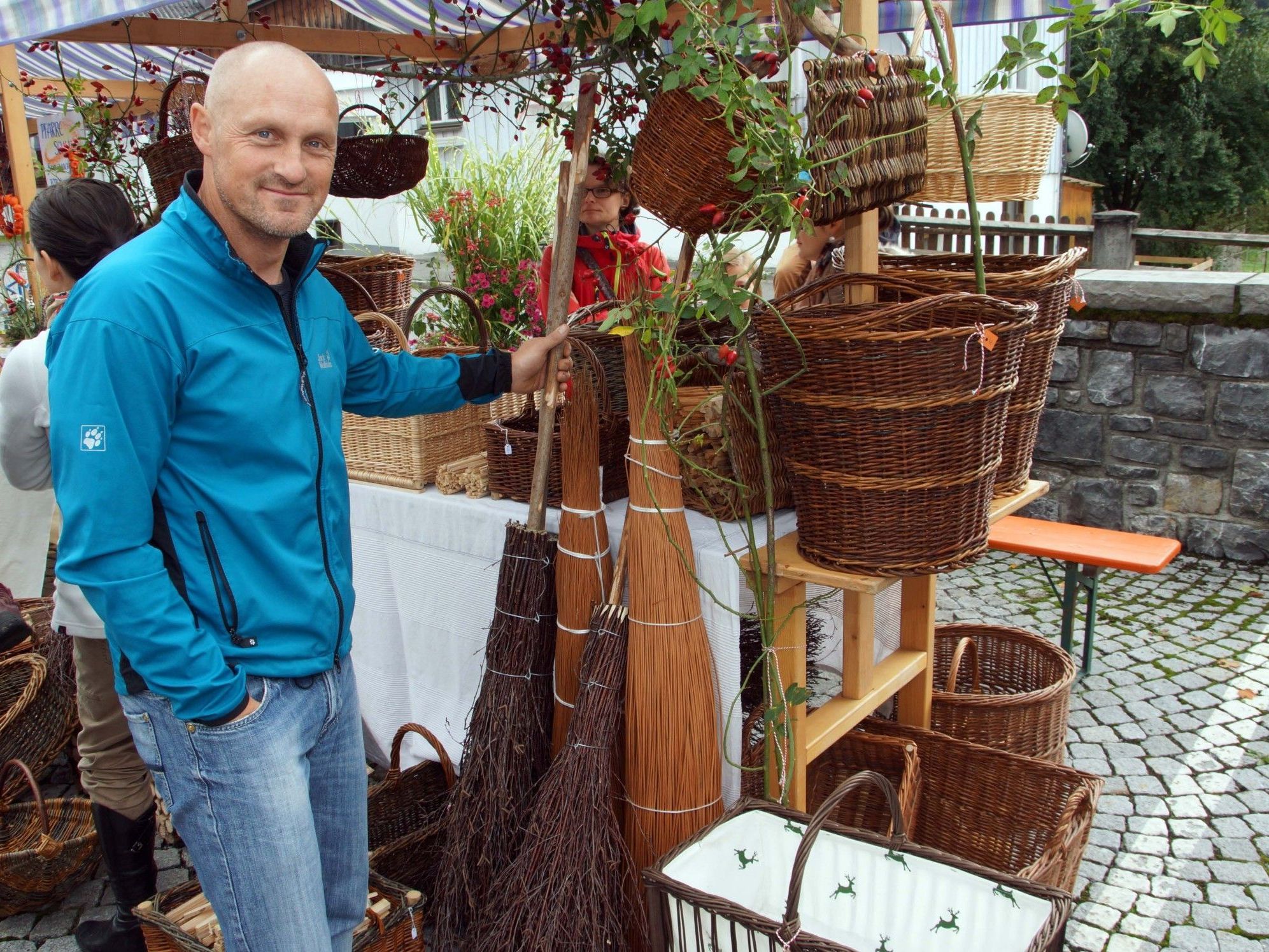 Kunstvolle Korbflechtarbeiten von Jürgen Hartmann. Kunstvolle Korbflechtarbeiten von Jürgen Hartmann.
