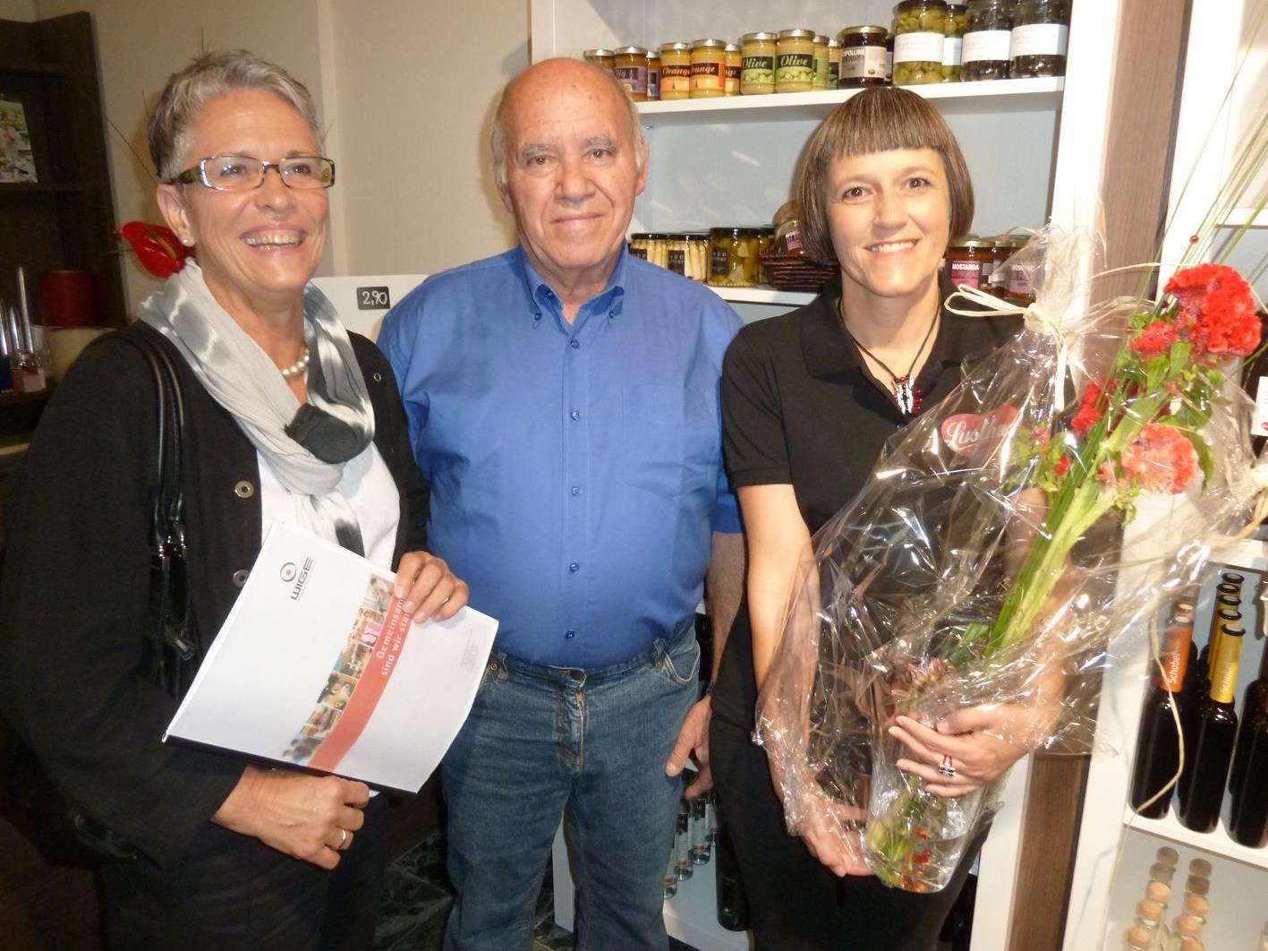 WIGE-Chefin Marianne Jaspers und Horst Wehinger gratulierten Bettina Egle zur Lusthaus-Eröffnung.