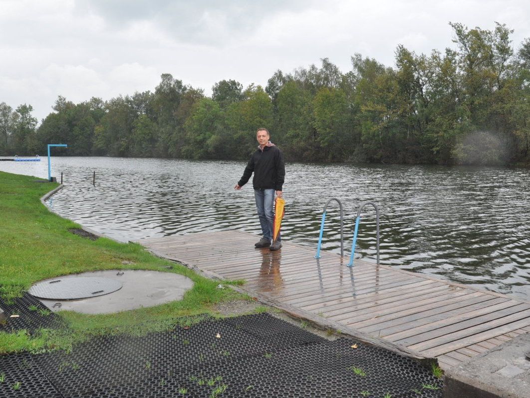 Neben dem Steg im Alten Rhein endet der Auslauf der neuen Rutsche. Neben dem Steg im Alten Rhein endet der Auslauf der neuen Rutsche.