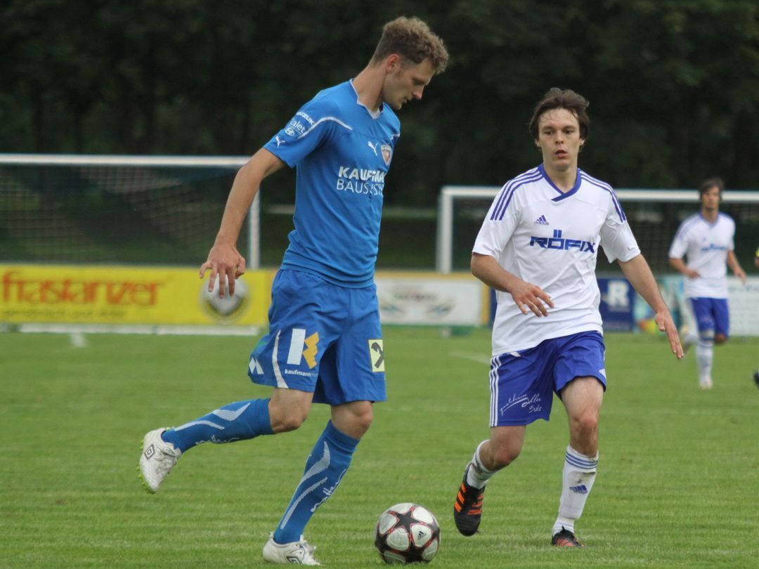 Dominik Helbock wurde zum dritten Mal Vater und hat auch mit FC Bizau derzeit großen Erfolg. Dominik Helbock wurde zum dritten Mal Vater und hat auch mit FC Bizau derzeit großen Erfolg.