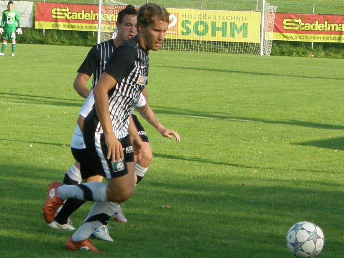 Christoph Sohm und seine Teamkollegen vom FC Alberschwende treffen auf Bizau.