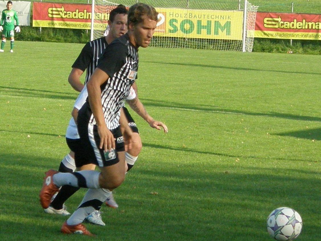 Christoph Sohm und seine Teamkollegen vom FC Alberschwende treffen auf Bizau. Christoph Sohm und seine Teamkollegen vom FC Alberschwende treffen auf Bizau.